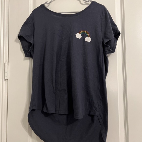 LC Lauren Conrad T-Shirt Scoop Neck Short Sleeve Rainbow and Clouds Grey - Picture 1 of 3